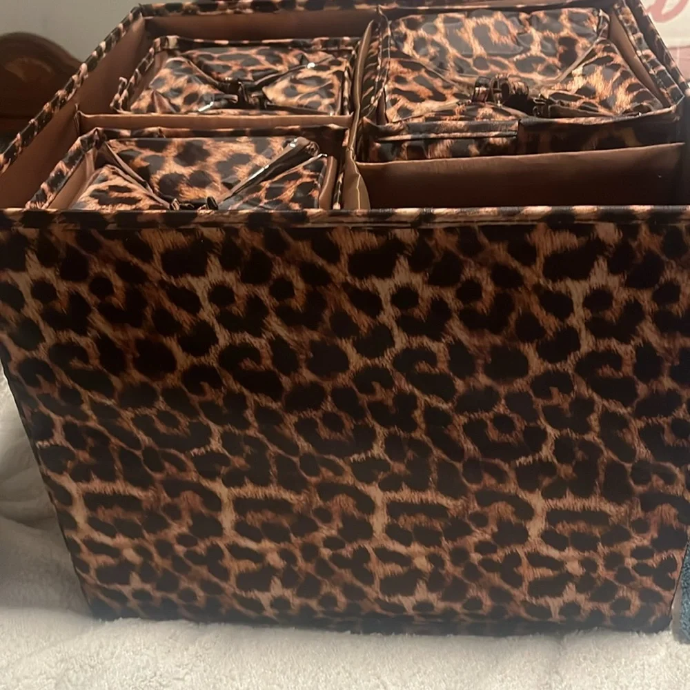 Better Beauty makeup set leopard JM New York
